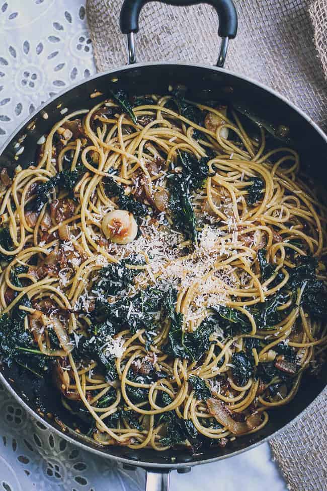 Roasted Garlic & Caramelized Onion Kale Pasta with Spicy Parmesan Kale Chips-19